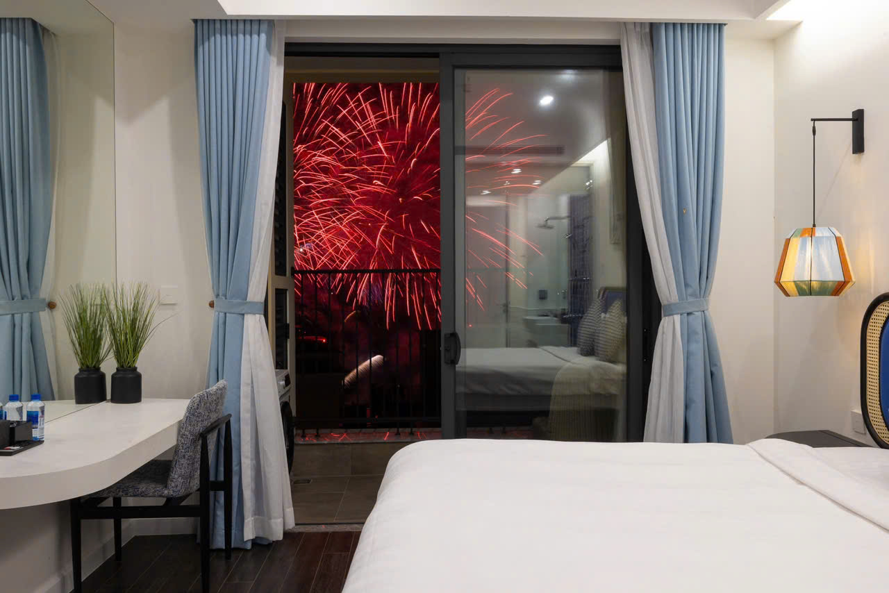 Căn Hộ Studio Giường Lớn, Có Ban Công, Tầm Nhìn Pháo Hoa