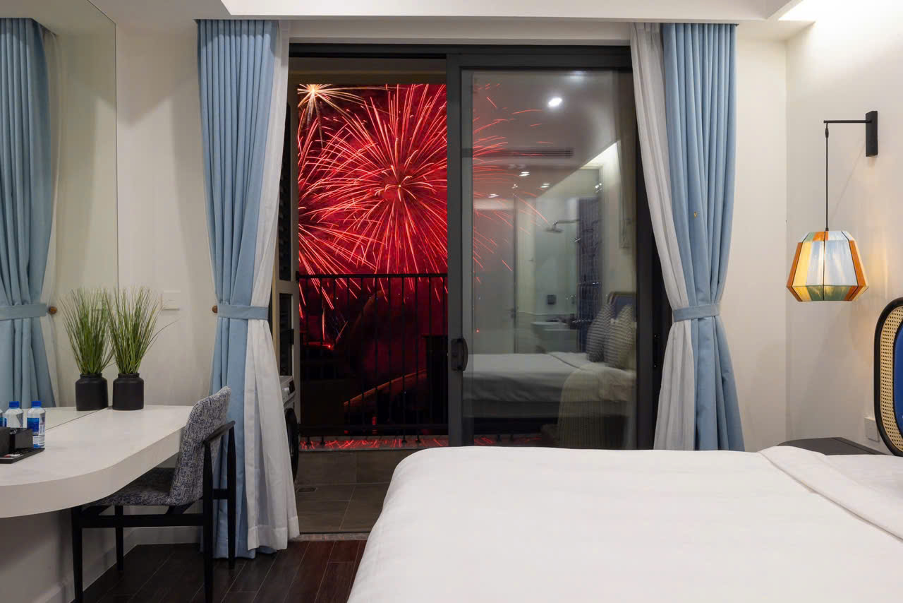Căn Hộ Studio Giường Lớn, Có Ban Công, Tầm Nhìn Pháo Hoa